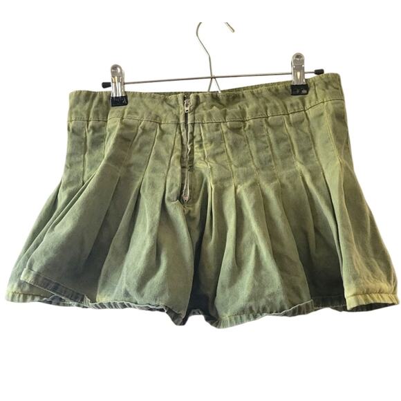 Small UO BDG Green Distressed Wash Pleated Mini Skirt - Picture 2 of 4